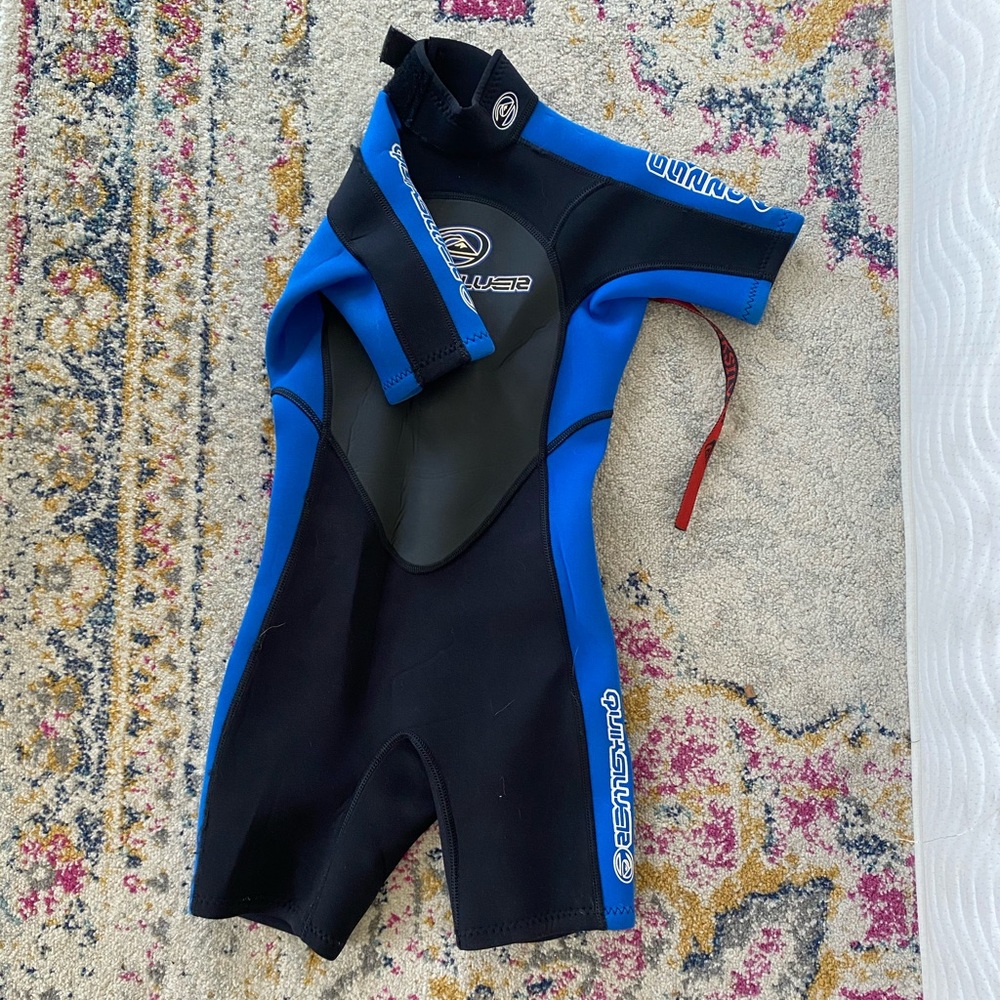 Quiksilver shorty spring suit Size 8